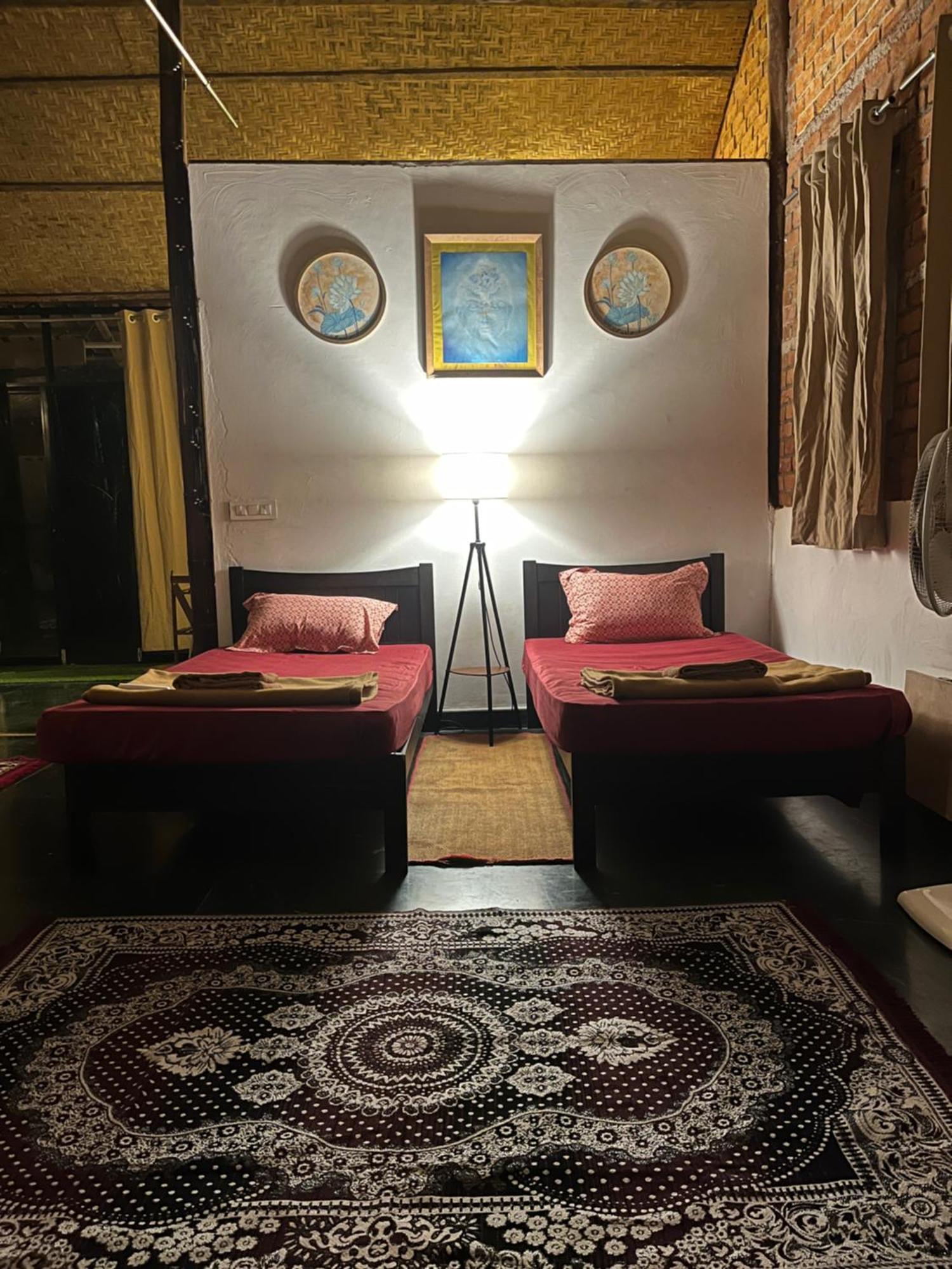 Satori Wellness Cottages I Yoga, Sauna, Ice Bath, Holistic Therapies & More Мандрем Екстер'єр фото