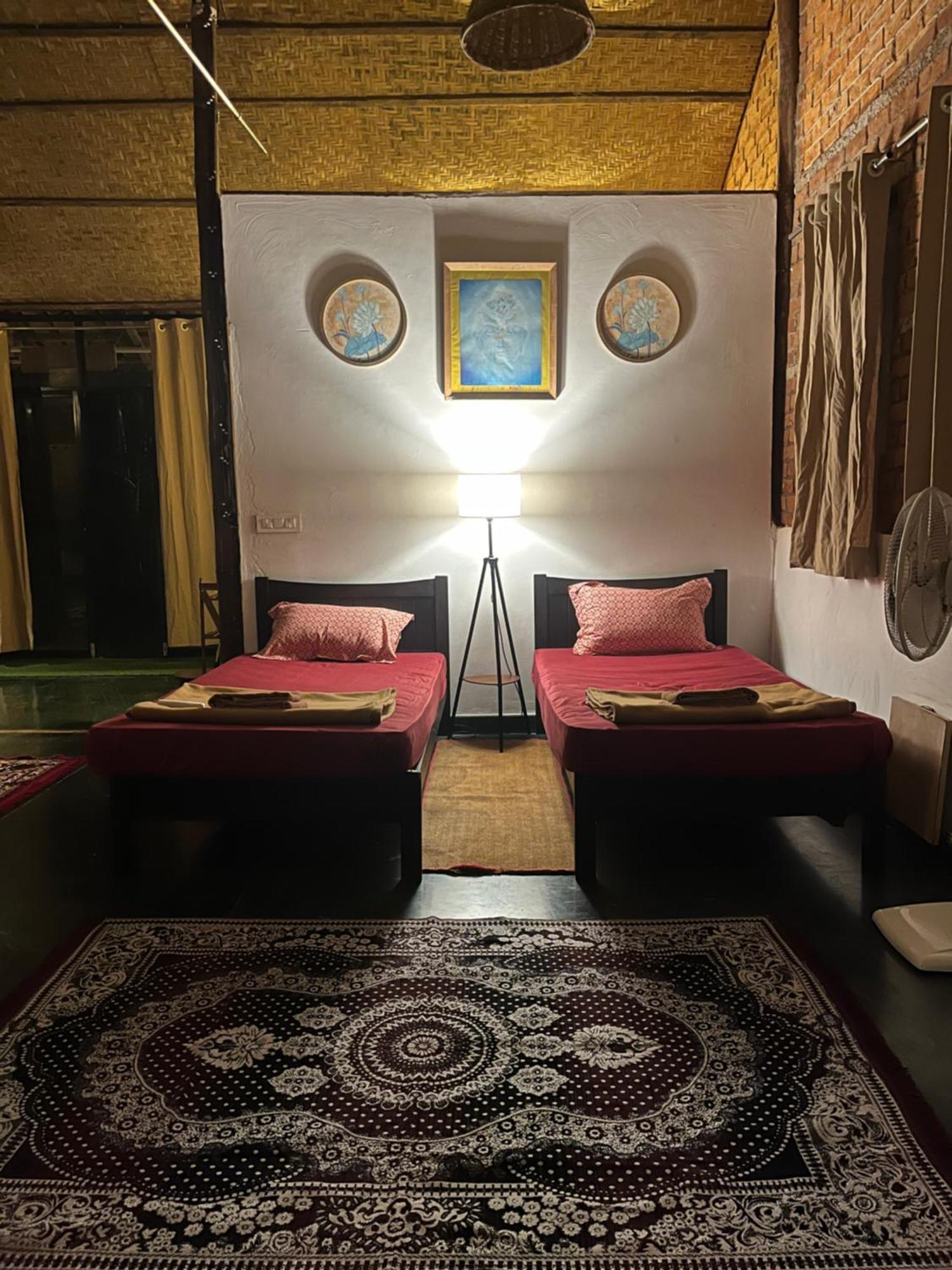 Satori Wellness Cottages I Yoga, Sauna, Ice Bath, Holistic Therapies & More Мандрем Екстер'єр фото